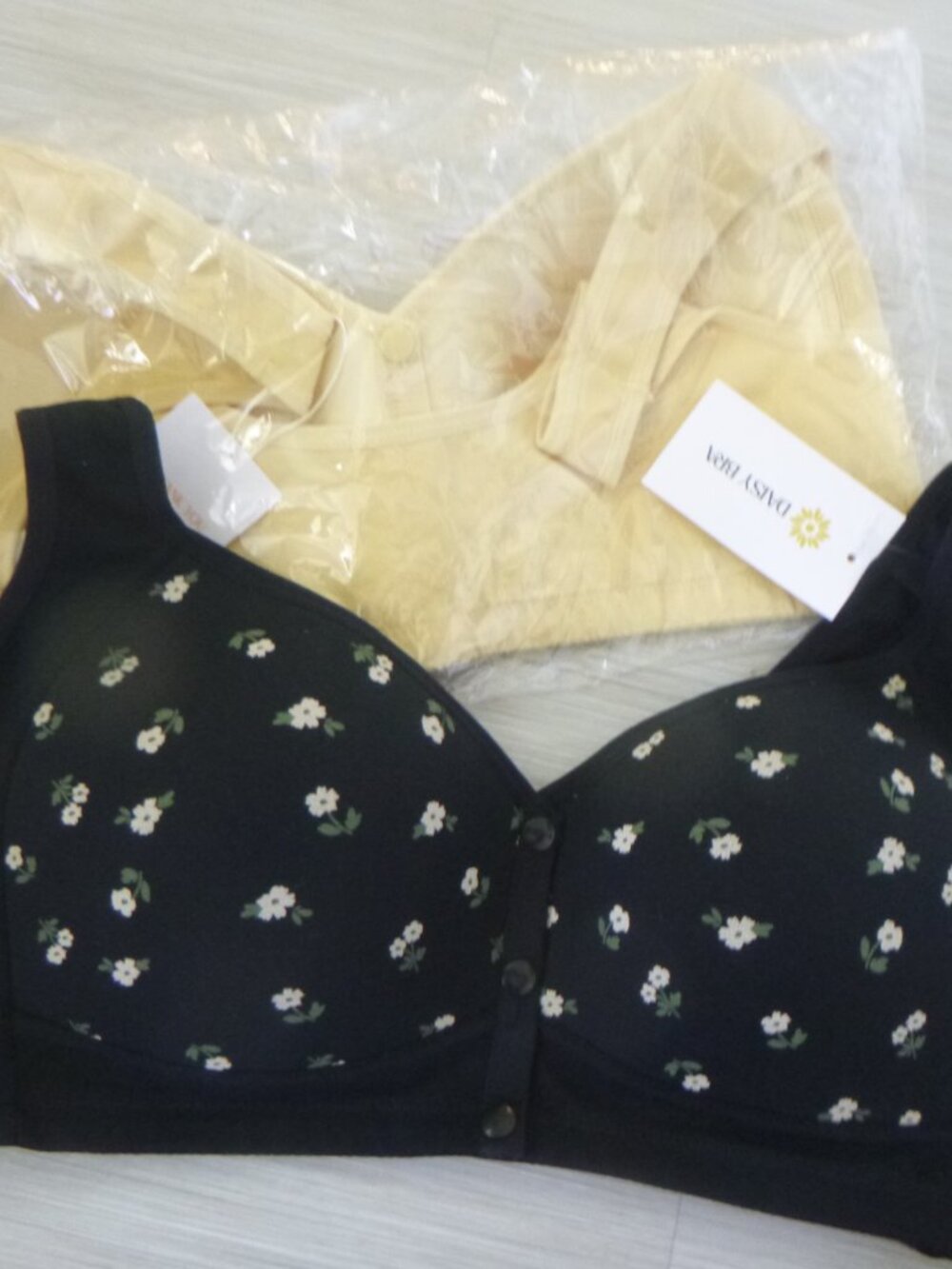 2 SNAP FRONT DAISY BRAS SIZE - 2 XL NWT BLACK & YELLOW